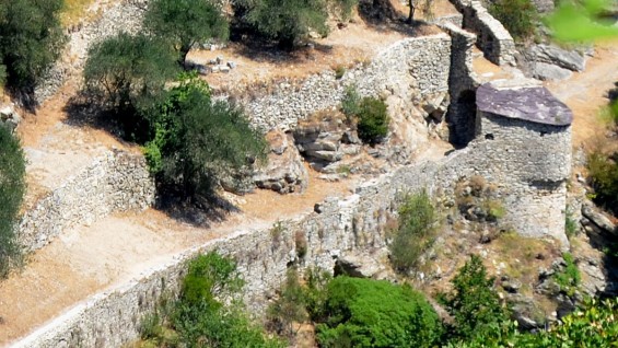 Les fortifications médiévales du village